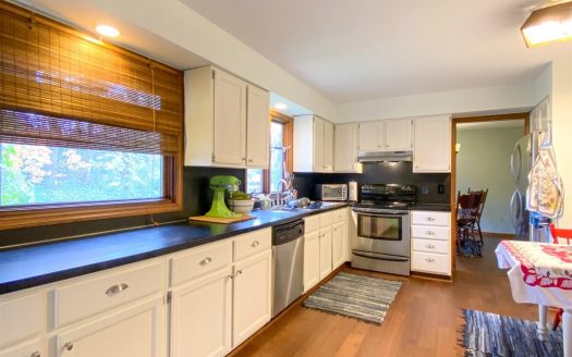 Beautifully Maintained Loudonville Colonial!
