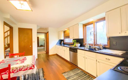Beautifully Maintained Loudonville Colonial!