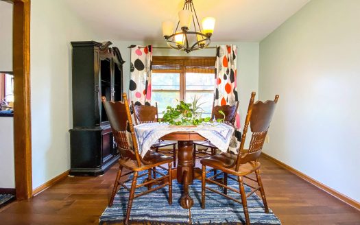 Beautifully Maintained Loudonville Colonial!