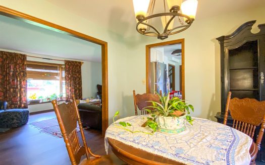 Beautifully Maintained Loudonville Colonial!
