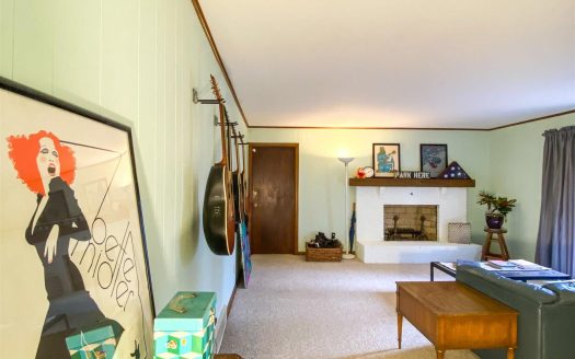 Beautifully Maintained Loudonville Colonial!