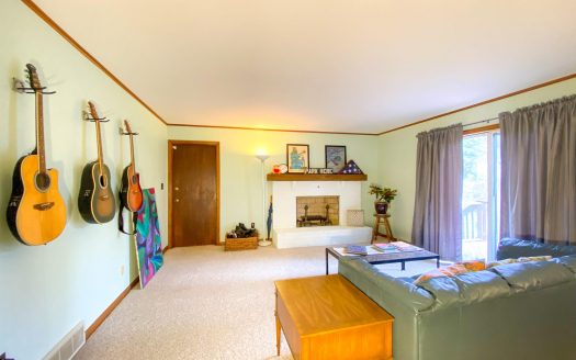 Beautifully Maintained Loudonville Colonial!