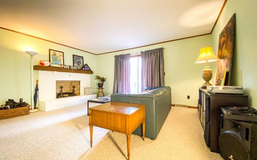 Beautifully Maintained Loudonville Colonial!