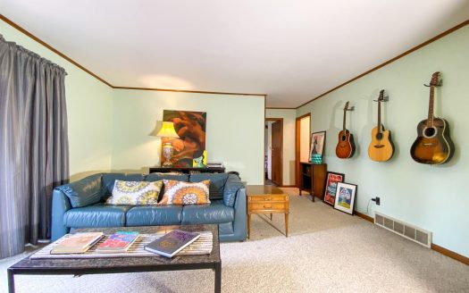 Beautifully Maintained Loudonville Colonial!