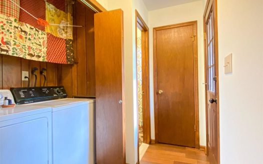 Beautifully Maintained Loudonville Colonial!