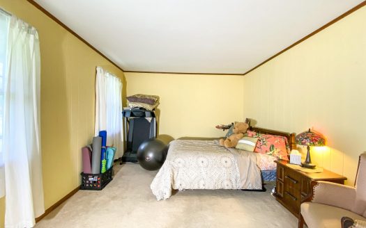 Beautifully Maintained Loudonville Colonial!