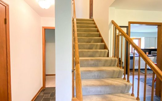 Beautifully Maintained Loudonville Colonial!