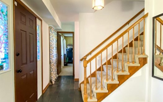 Beautifully Maintained Loudonville Colonial!