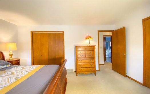 Beautifully Maintained Loudonville Colonial!