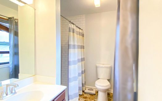 Beautifully Maintained Loudonville Colonial!