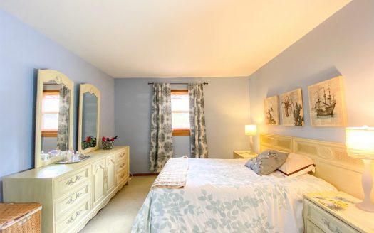 Beautifully Maintained Loudonville Colonial!