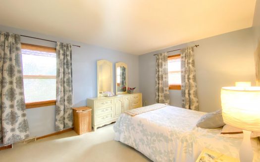 Beautifully Maintained Loudonville Colonial!