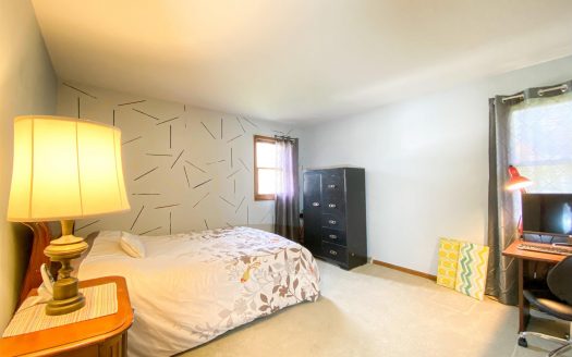 Beautifully Maintained Loudonville Colonial!