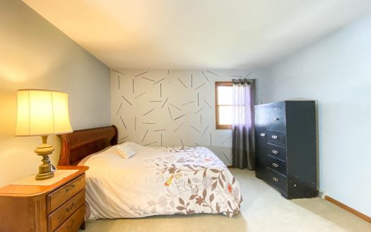 Beautifully Maintained Loudonville Colonial!