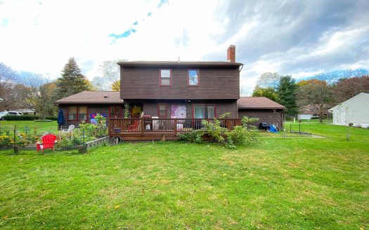 Beautifully Maintained Loudonville Colonial!