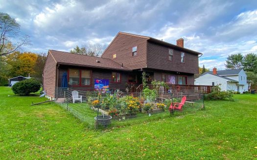 Beautifully Maintained Loudonville Colonial!