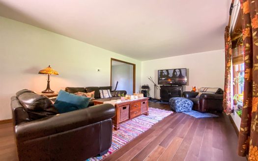 Beautifully Maintained Loudonville Colonial!