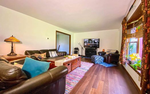 Beautifully Maintained Loudonville Colonial!