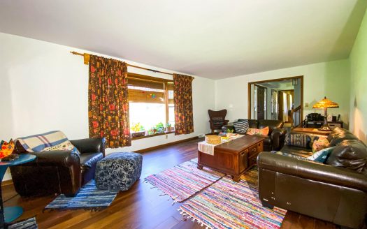 Beautifully Maintained Loudonville Colonial!