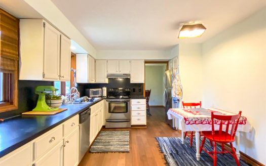 Beautifully Maintained Loudonville Colonial!